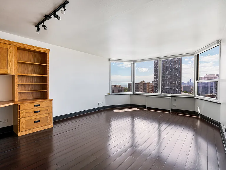 720 W Gordon Ter #23R — Photo 8