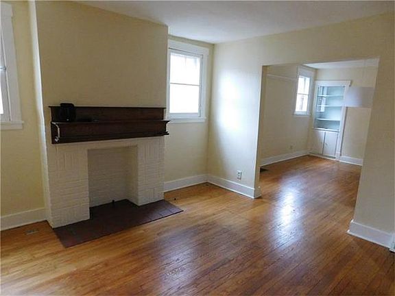 2nd image of 304 1/2 West St