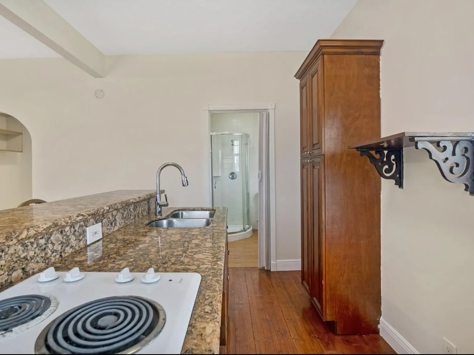 517 Sunrise Ct — Photo 2