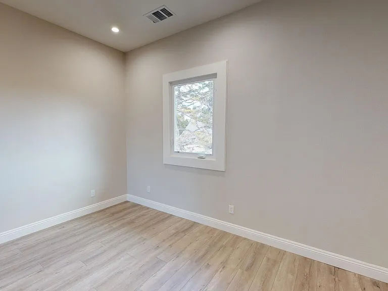 1131 Adeline St — Photo 12