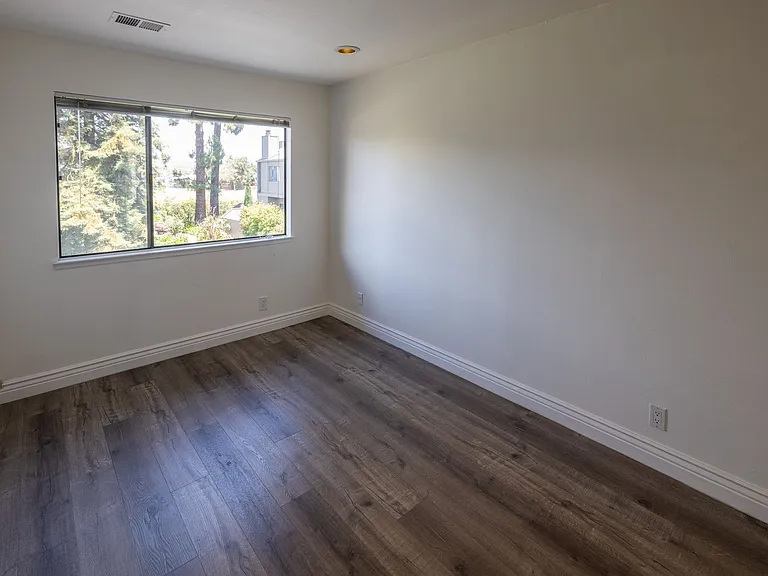 996 Silverado Ct — Photo 19