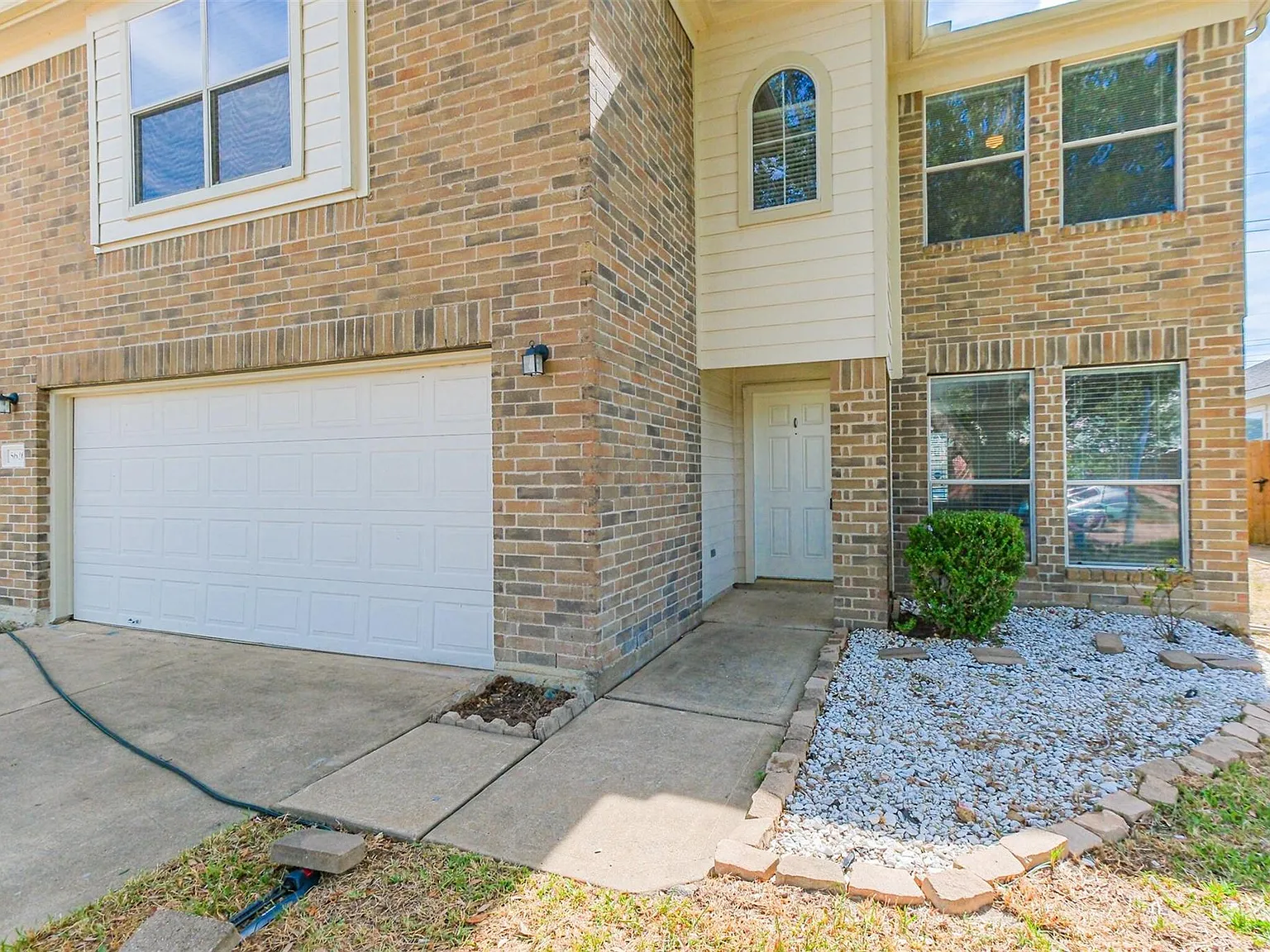 3 bed, 2.5 bath, 2009 sqft, $2,195 — Photo 3