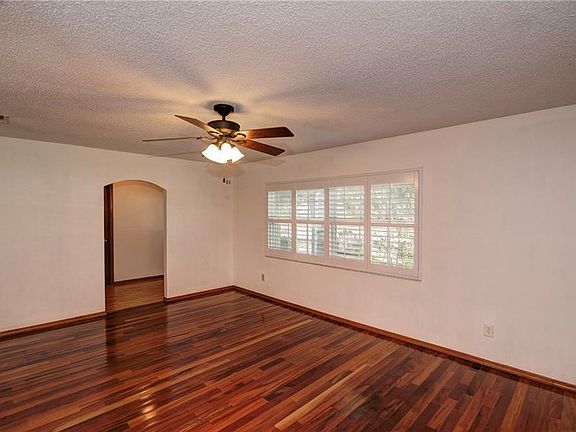 2nd image of 221 Lind Ave