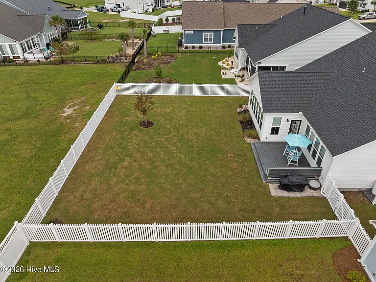 310 Lightning Bug Ln — Photo 18