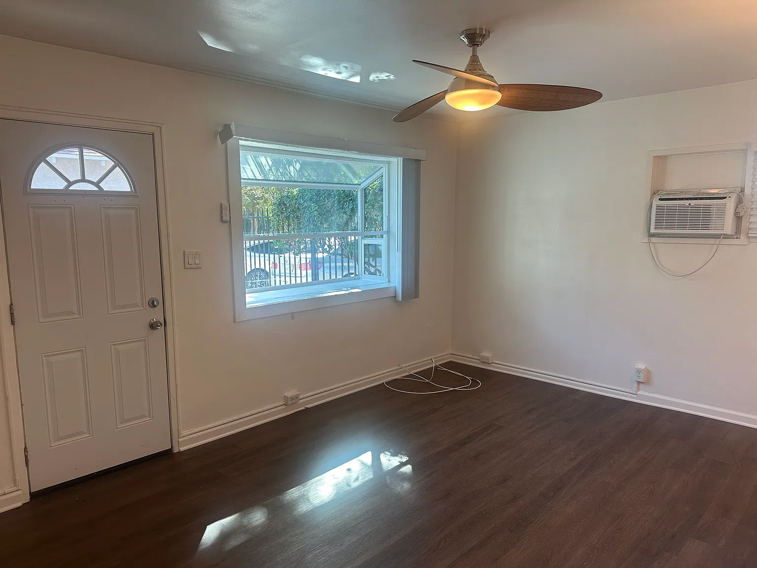 Studio, 420 sqft, $1,750 — Photo 3