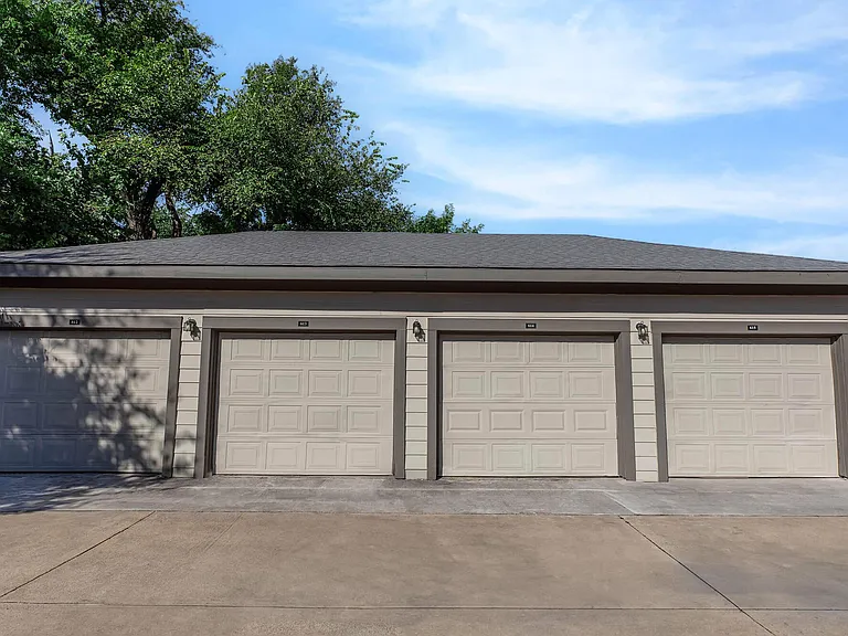 1201 S Ewing Ave — Photo 2