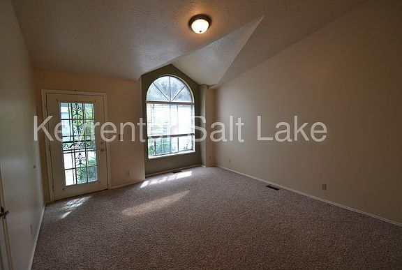 5th image of 393 E Park Creeke Ln