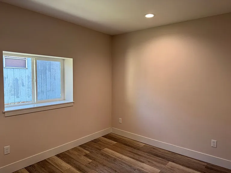 2236 Burlington Ave — Photo 10