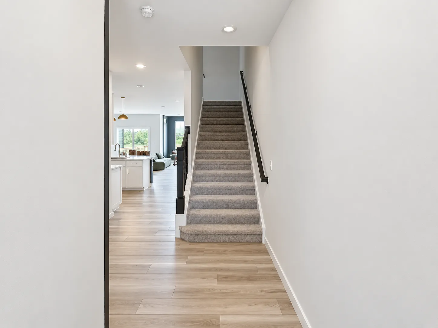 3 bed, 2.5 bath, 3000 sqft, $6,500 — Photo 1