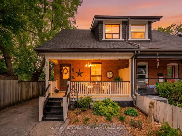 2 Winston Ave, Toronto, ON M1N 1W3