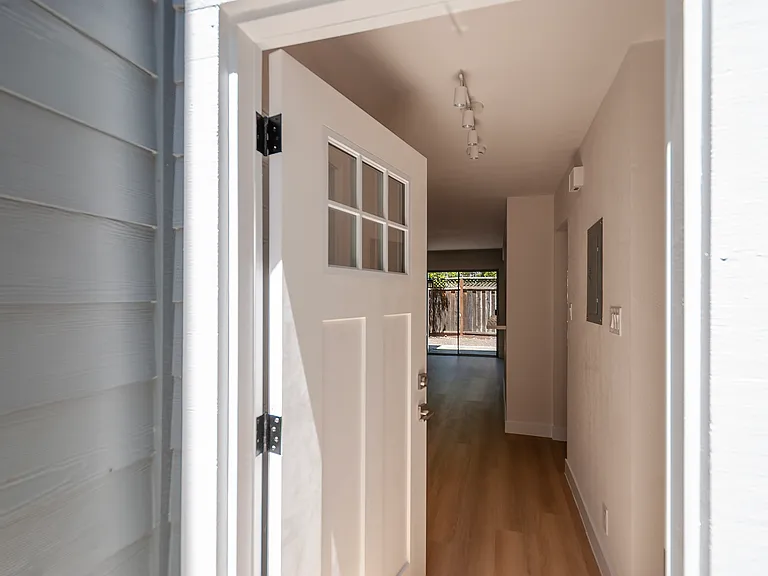 235 Ashley Cir — Photo 4