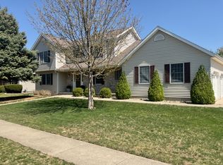 1203 Kenneth Dr, Bloomington, IL
