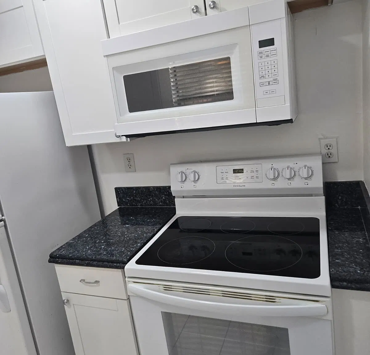 2 bed, 912 sqft, $2,200 — Photo 2