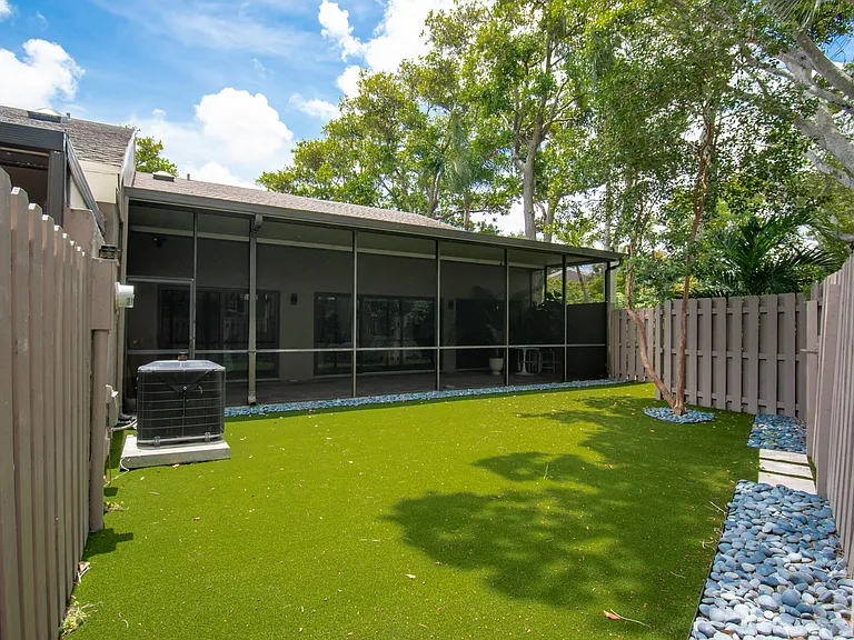 6602 Thornhill Ct — Photo 24