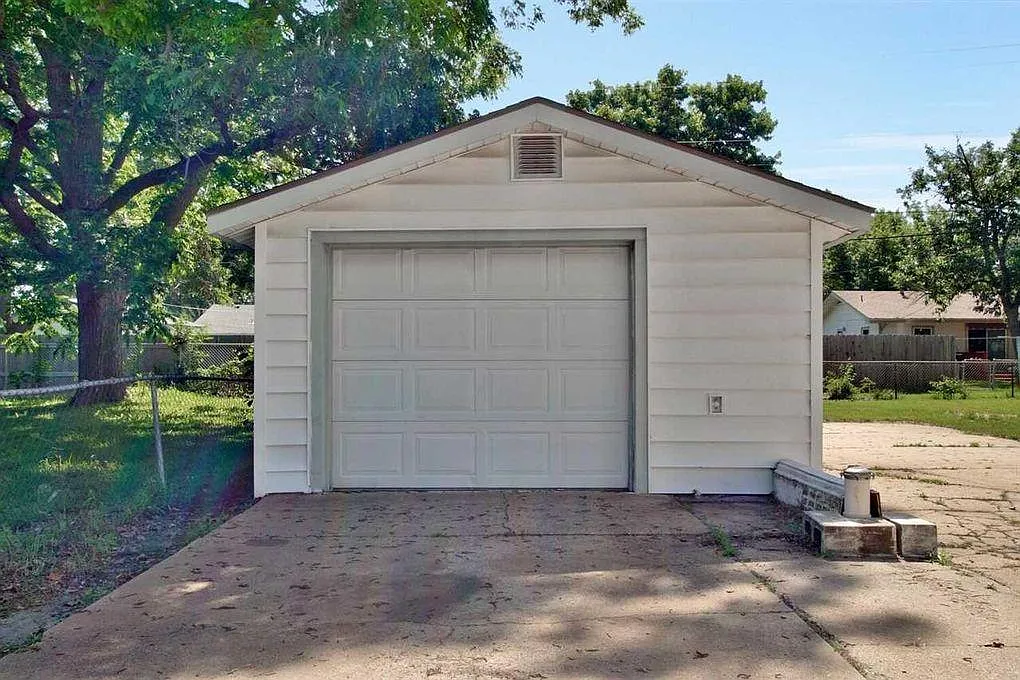 Detached Garage - 640 N Abilene Ave