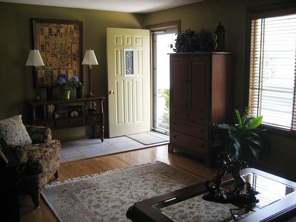 Front Entrance - Living Room