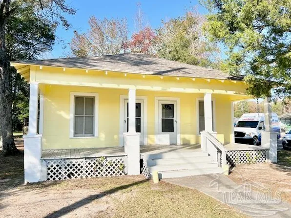 106 2nd Ave, Atmore, AL 36502
