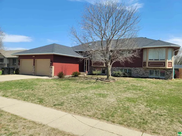 102 Settler Dr, Sergeant Bluff, IA 51054