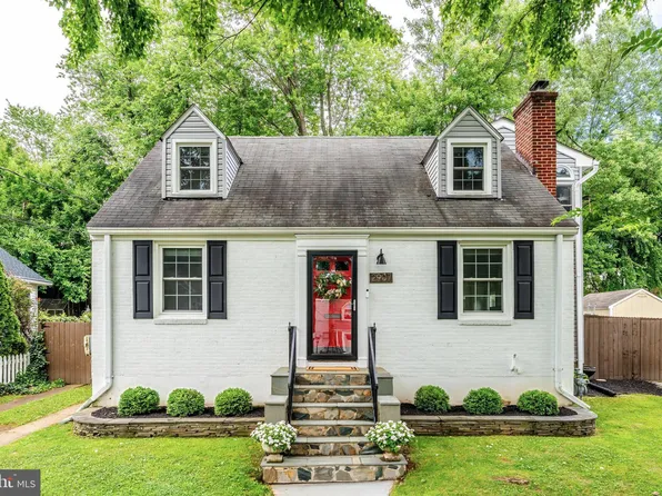 2907 Monroe Pl, Falls Church, VA 22042