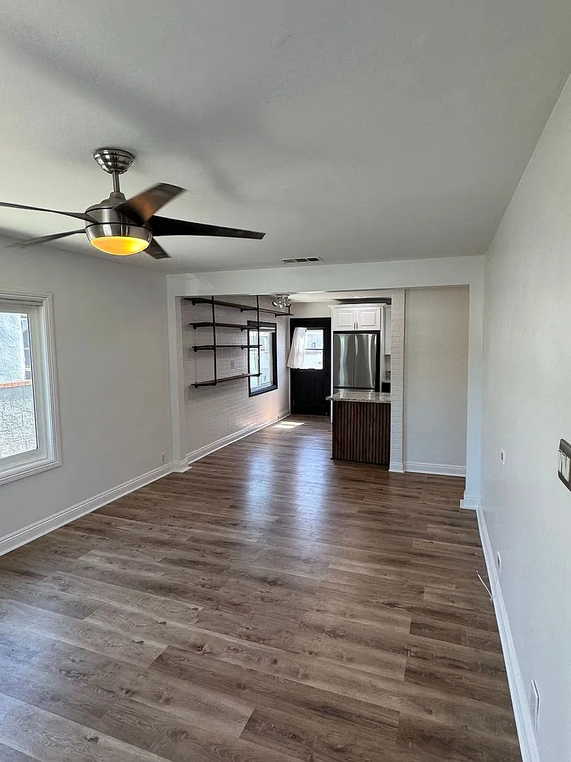 Building Photo - !! Move-In Special !! Bright Carson Front House Duplex With Modern Finishes