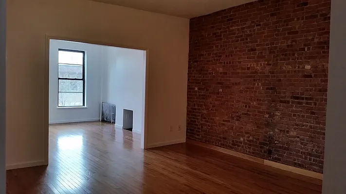 Rented by New York Realty Minimax Inc | media 16