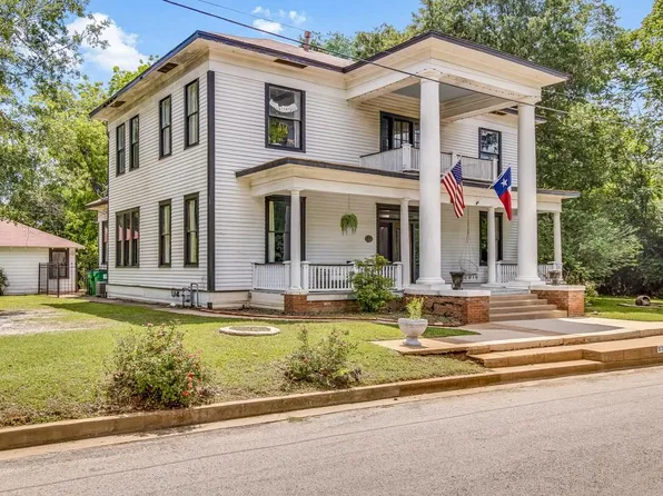 922 N Link St, Palestine, TX 75801