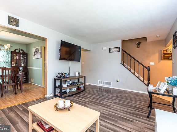 4th image of 117 Calderwood Ln