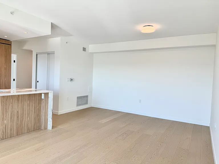 2488 Granville St — Photo 186