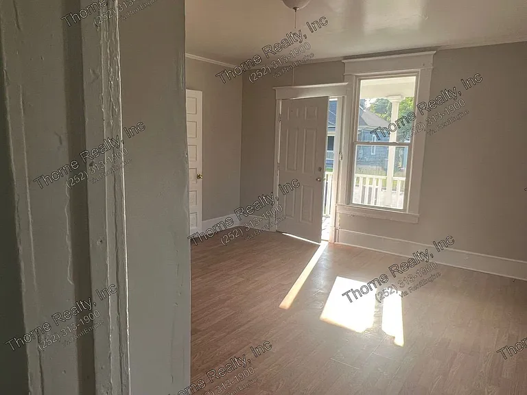 1316 Clark St — Photo 13