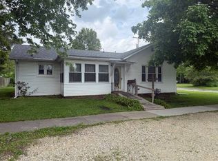 902 S 5th St, Monmouth, IL 61462