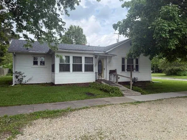 902 S 5th St, Monmouth, IL 61462
