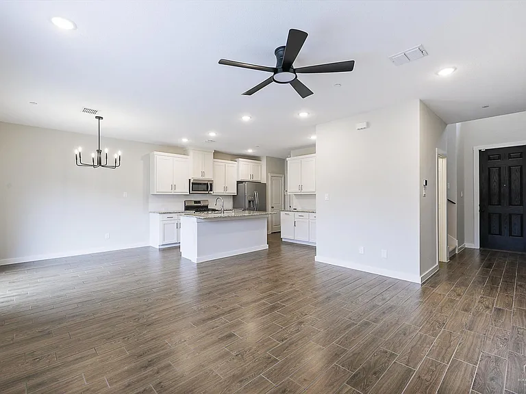 2729 Splendor Dr — Photo 4