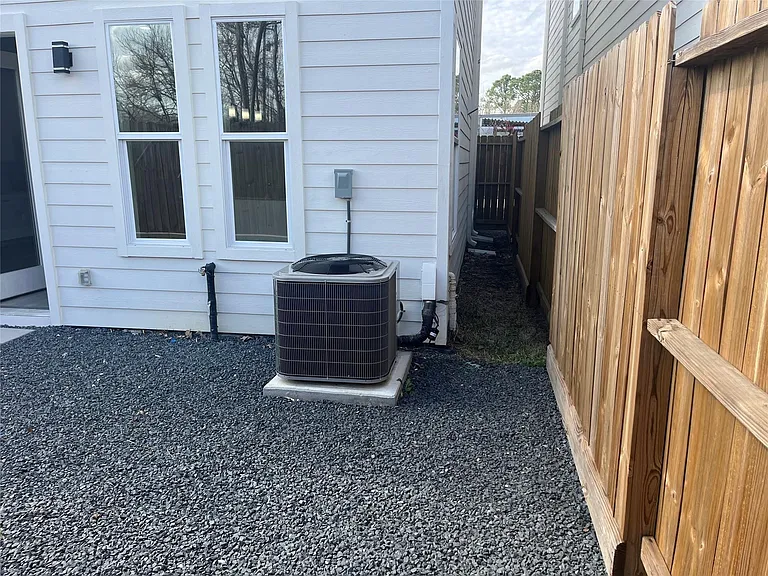 2331 Paul Quinn St — Photo 16