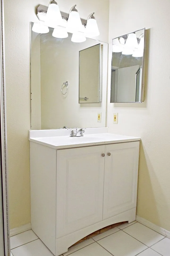 North Park Apartment, Parking Included, Onsite Laundry, Pet Friendly! — Photo 3