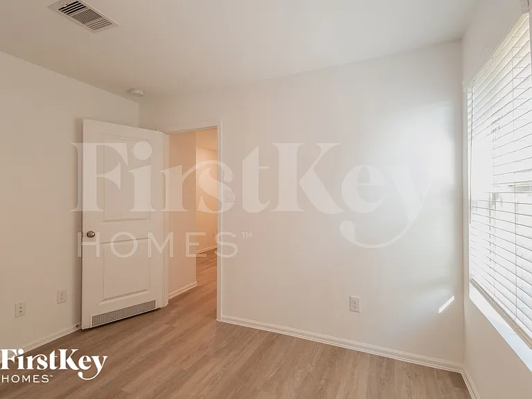 453 Maple Bend Ln — Photo 12