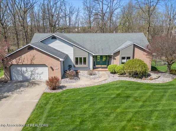 15090 Duxbury Ln, Lansing, MI 48906