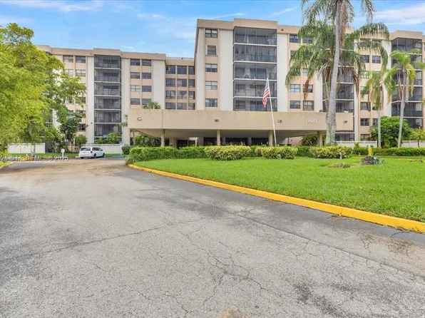 900 NE 195th St APT 607, Miami, FL 33179