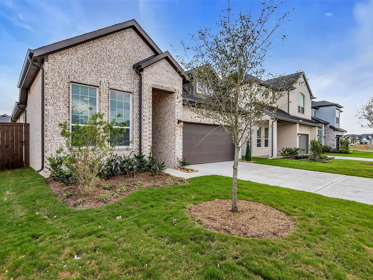 3 bed, 2.5 bath, 2143 sqft, $2,500 — Photo 2