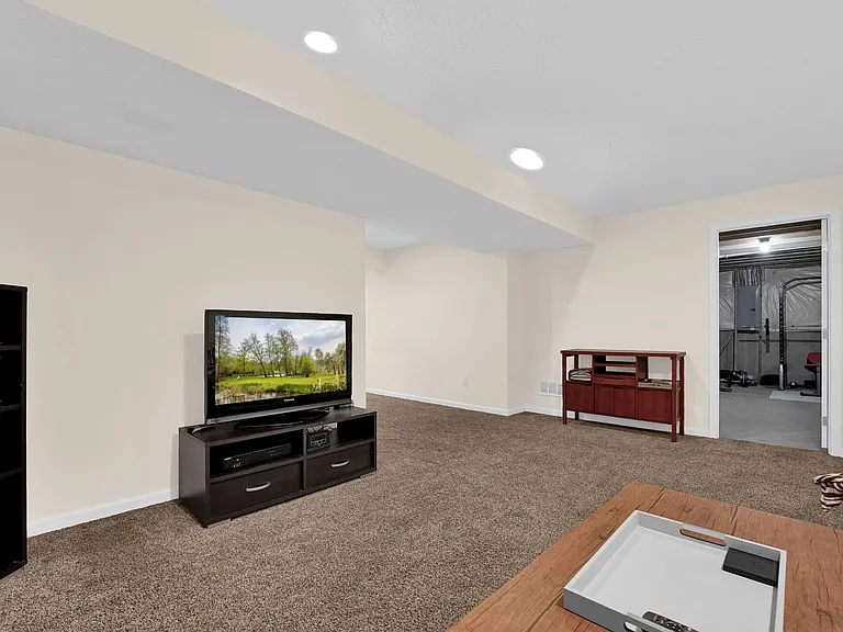 6468 Holly Ln — Photo 23