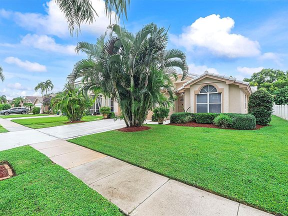 2nd image of 8554 Tourmaline Boulevard