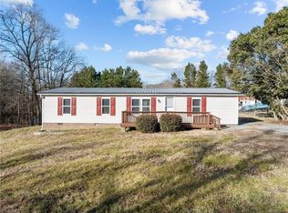 208 Reedy Fork Dr, Lexington, NC 27295
