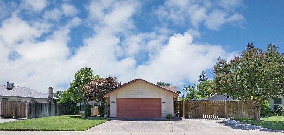 1st image of 1812 Burgundy Dr