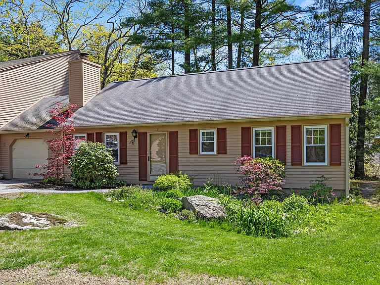 7 Dresden Ct — Photo 2