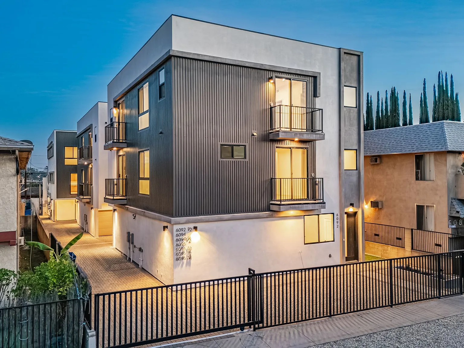 Rare Brand New Luxury Townhomes in Trendy Highland Park — Photo 4