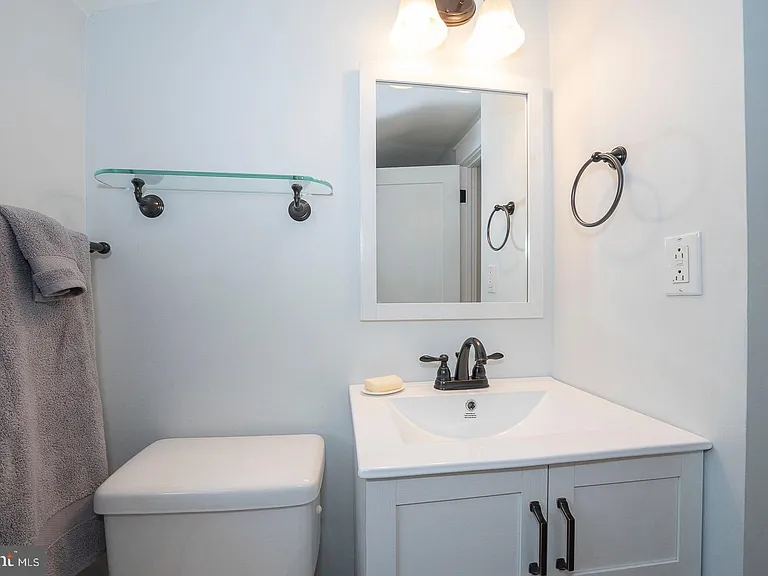 533 Monument Ave — Photo 24