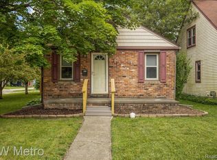 233 S Marias Ave, Clawson, MI 48017