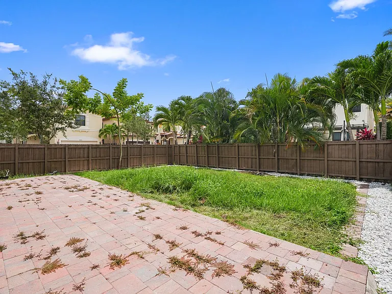 10016 NW 89th Ter — Photo 50