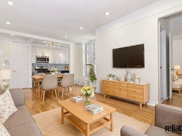 130 Bayridge Parkway image 1 of 9