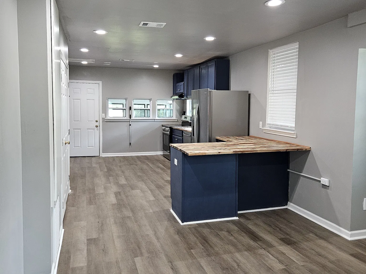 3 bed, 1300 sqft, $1,495 — Photo 2