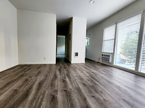 542 Glenrock Ave Photo 1